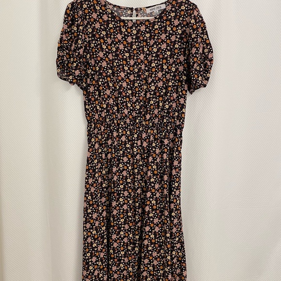 Midi floral dress. - Picture 1 of 3